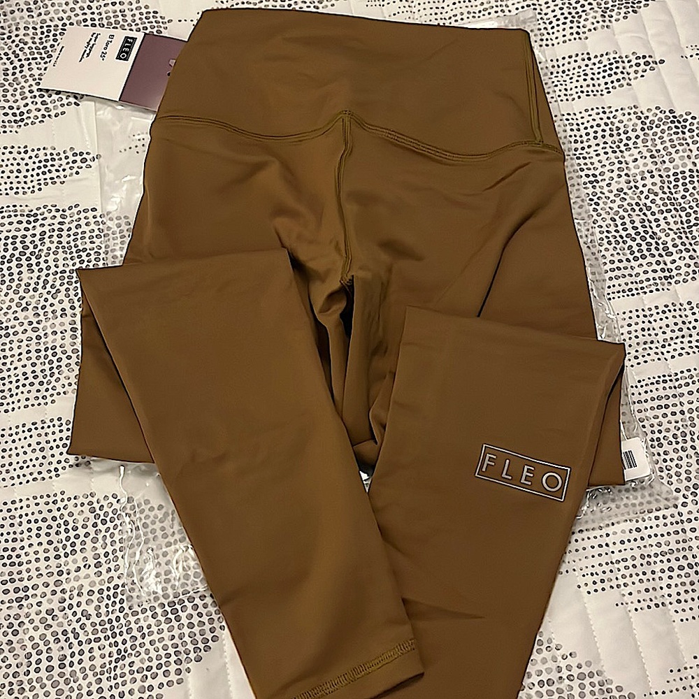 NWT Fleo El Toro 25” Leggings